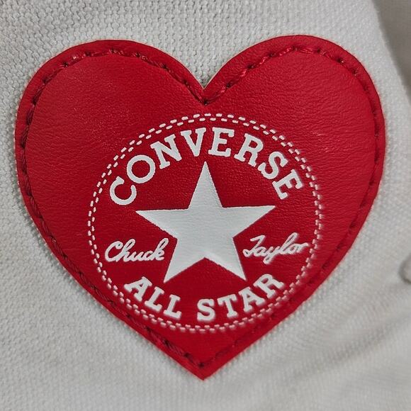 CONVERSE KIDS WHITE CHUCK TAYLOR ALL STAR EMBROIDERED HEARTS HIGH-TOPS SIZE 4 - Picture 5 of 13